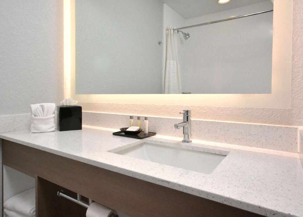 Brookstone Lodge near Biltmore Village, Ascend Hotel Collection Image 12