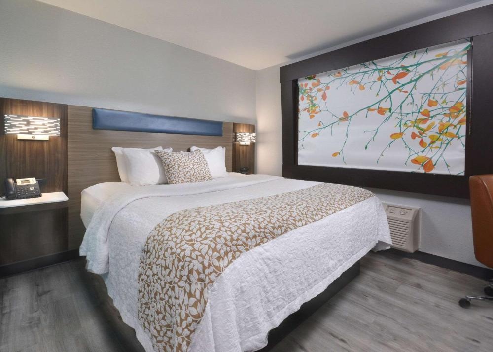 Brookstone Lodge near Biltmore Village, Ascend Hotel Collection Image 18